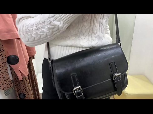 ❤️ Ëffentlech Masturbatioun vu jonke Bitch FeralBerry mat engem Dildo am Fittingsraum ❤️ Sexvideo bei eis lb.high-pass.ru