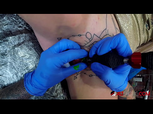 ❤️ Extrem tattooed Hottie Sully Savage krut en Tattoo op hirem Klitoris ❤️ Sexvideo bei eis lb.high-pass.ru
